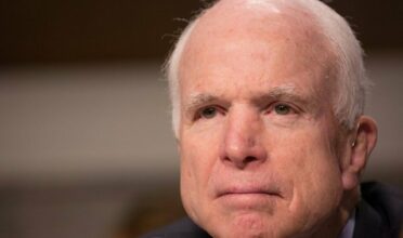 &ldquo;Il va mourir de toute façon&rdquo;: haro sur la Maison Blanche après des propos sur McCain