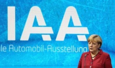 Automobile: Merkel défend l'industrie allemande face à l'UE