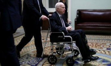 John McCain, un volcan de la politique américaine s'éteint