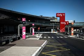 Aéroport Paris-Orly: un centre de dépistage et des tests antigéniques mis en place