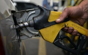 Le pétrole grimpe, dopé par les tensions en Egypte