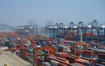 L’allégement du déficit commercial se poursuit