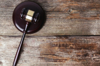 Fait rare : Le tribunal acquitte une accusée malgré ses &ldquo;aveux&rdquo; devant la police