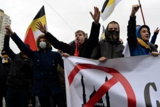 Russie: Des milliers de nationalistes défilent à Moscou