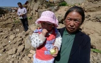 Séismes en Chine: les secouristes à la recherche de survivants