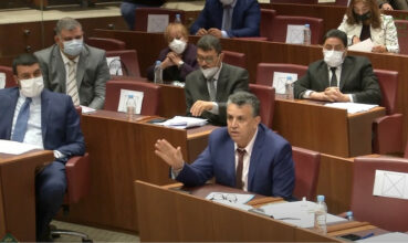 Face à Laftit, des partis plaident pour maintenir la liste des jeunes aux élections