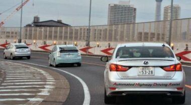 Toyota va lancer la voiture à pilotage automatique