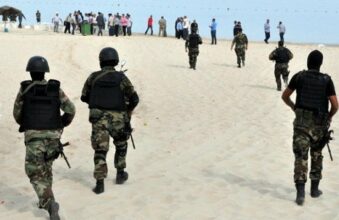 Attentats en Tunisie: sécurité renforcée dans les zones touristiques