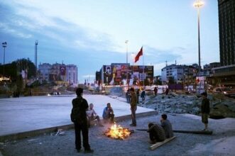 Turquie: Erdogan attendu de pied ferme par les manifestants
