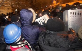 Ukraine: La police déloge des manifestants, des blessés