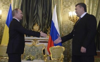 Ukraine: Le président cherche un soutien au Kremlin, l'opposition tempête