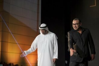 Le Roi prend part à l'inauguration d'un centre d'affaires à Abou Dhabi