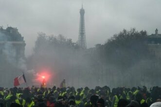 &ldquo;Gilets jaunes&rdquo;: plusieurs pays inquiets pour la sécurité de leurs ressortissants
