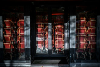 Zone euro: le recul du PIB en 2020 un peu moins fort que prévu