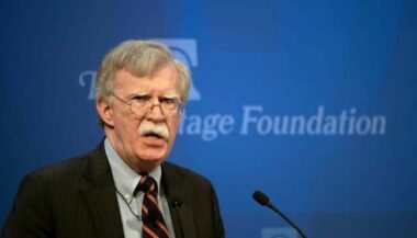 Afrique: Washington dénonce les “comportements prédateurs” de Moscou et Pékin