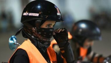 Levée de l'interdiction de conduire: des Saoudiennes domptent la moto