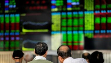 Les bourses mondiales dégringolent, Trump accuse la Fed