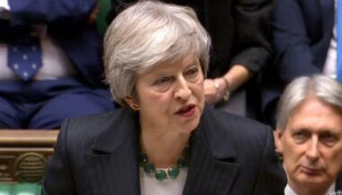 Brexit: feu vert à l'accord de divorce mais les négociations continuent