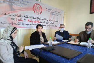 Les enseignants diplômés du supérieur s'accrochent à la révision de leur statut