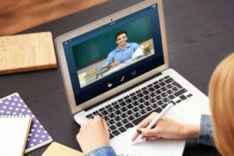 Education : reprise lundi 22 mars des études et de la diffusion des cours à distance