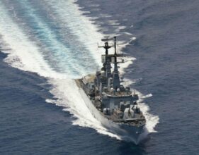 Un navire de la marine militaire italienne à Casablanca en septembre
