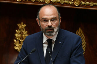 France: vers un déconfinement prudent, dans la hantise d'une deuxième vague