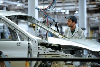 France: rebond surprise de l'industrie, une bouffée d'oxygène pour l'économie