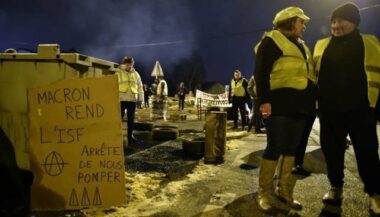Les &ldquo;gilets jaunes" déterminés avant "l'acte V&rdquo;, malgré Strasbourg et les annonces de Macron
