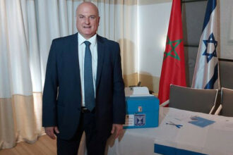 Malgré des mesures disciplinaires et une surveillance renforcée, Govrin garde son poste à Rabat