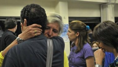 Grèce: les salariés tentent de maintenir ERT que le gouvernement réorganise