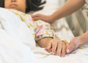 Les parents d'enfants avec maladies chroniques ne doivent pas baisser la garde