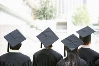 Les jeunes diplômés du privé mieux préparés au marché du travail (étude)
