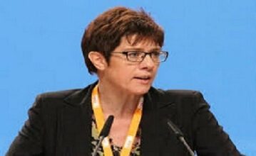 Allemagne: Annegret Kramp-Karrenbauer remplace Angela Merkel à la tête du CDU