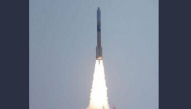 Les Emirats arabes unis lancent le satellite KhalifaSat
