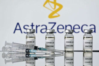 Fact Checking. Les flacons du vaccin Astrazeneca contiennent-ils plus de 10 doses ?