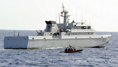 La Marine royale saisit une tonne de chira au large de Ksar-Sghir