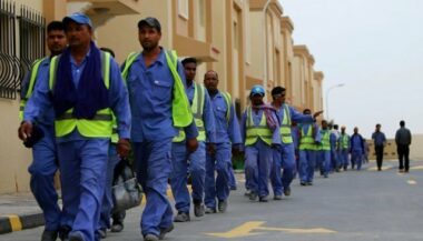Au Qatar, la vie de misère de migrants, malgré les promesses (AFP)