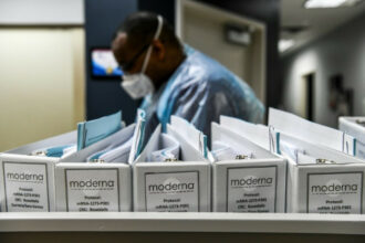 Covid-19: les recommandations de l'OMS sur l'utilisation du vaccin de Moderna