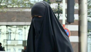 L'Algérie interdit le port du niqab sur les lieux de travail