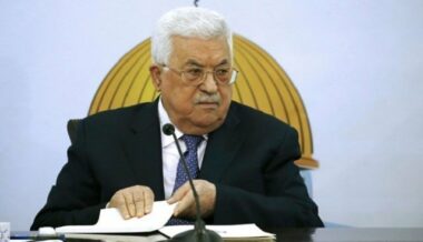 Palestiniens: le président Abbas se prépare à serrer encore la vis au Hamas