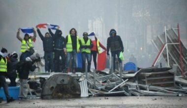 “Gilets jaunes": Macron dit sa "honte” des violences à Paris