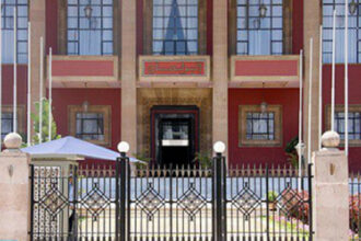 Présence limitée à l'ouverture du Parlement