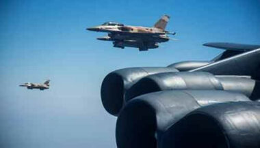 Bomber Task Force Europe: des F-16 marocains aux côtés des avions B-52H américains