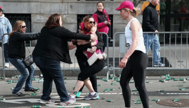 Trois morts et plus de 100 blessés