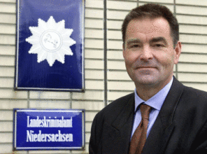 Tirs en Allemagne : un homme abat un élu puis se suicide