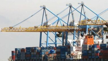 Le déficit commercial régresse de 5,3% au premier semestre