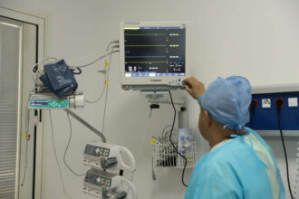 CNSS: prise en charge des soins Covid-19 à compter du 28 octobre