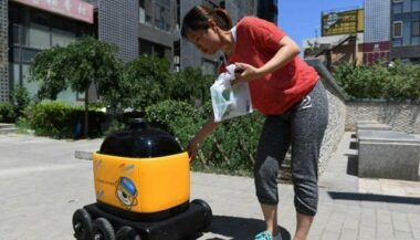 Comme sur des roulettes, le robot livreur débarque en Chine (Vidéo)