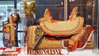 Une selle marocaine remontant à 80 ans remise au Musée des arts africains à Belgrade
