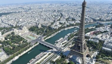 La tour Eiffel, touchée par une grève, reste fermée aux touristes